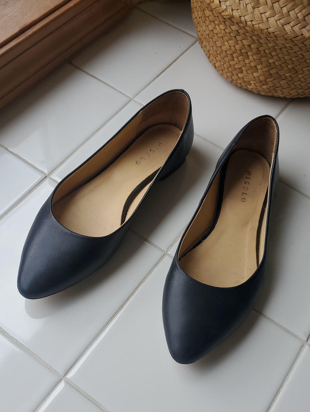 Nisolo Ava Black Leather Flats